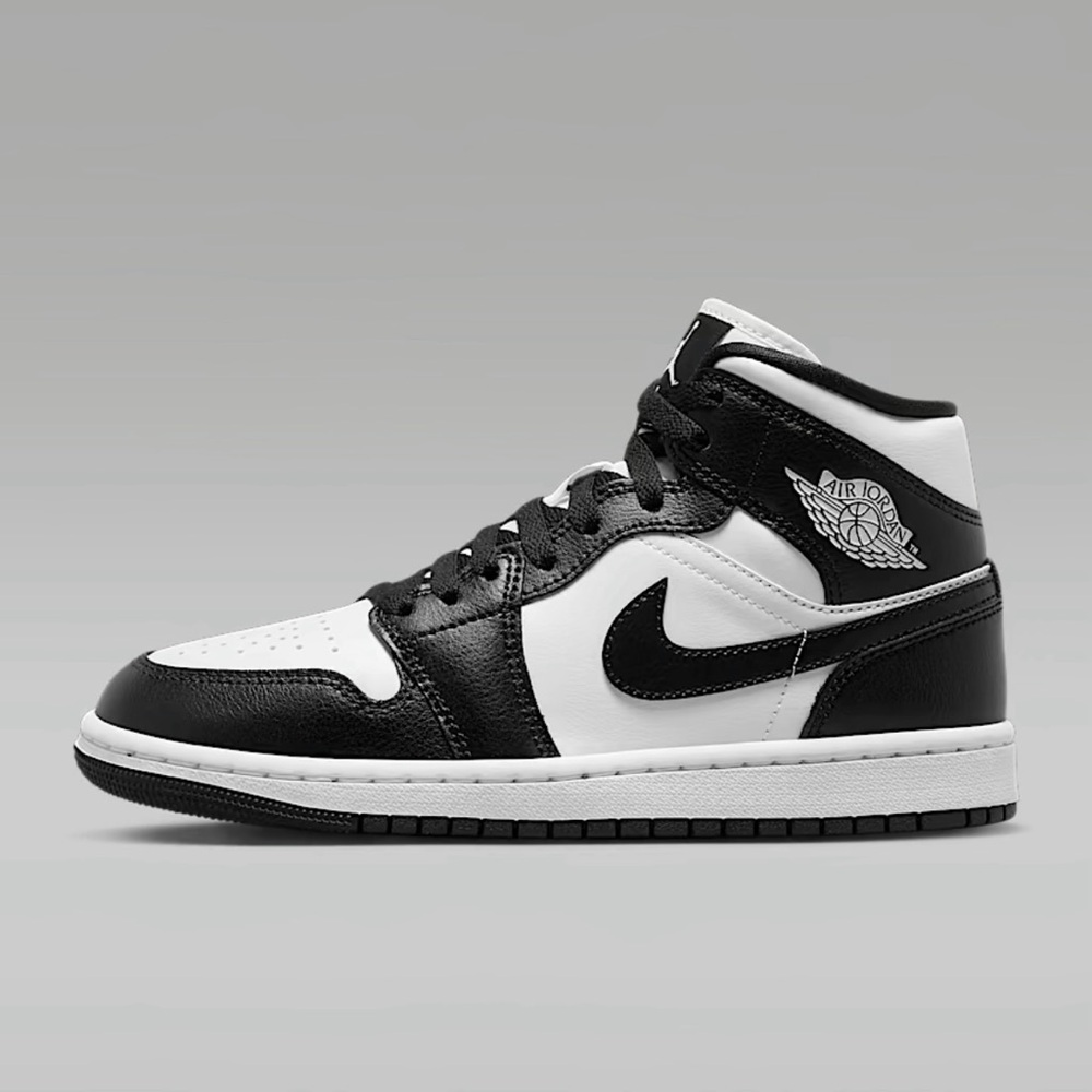 Nike Black and White Sneakers Classic Style